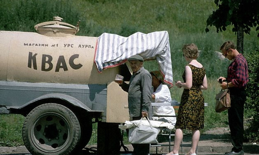 Советский квас из желтой бочки — как его делали и почему он был таким вкусным