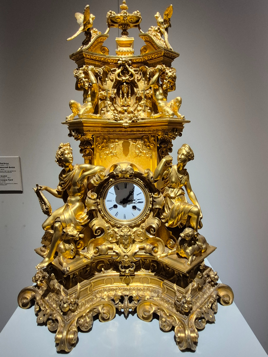 Часы "Аполлон и Диана". Конец 1830 г. Франция, Париж. Мастерская Суайе и Анж. Бронза, литье, золочение и чеканка.