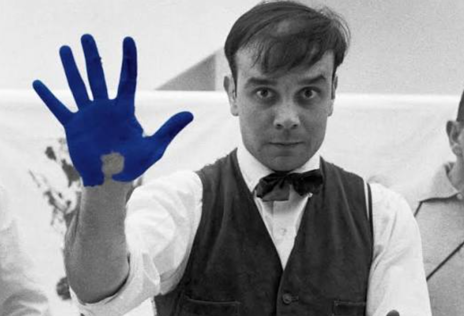 Ив Кляйн (1928–1962) — французский художник, создатель знаменитого International Klein Blue