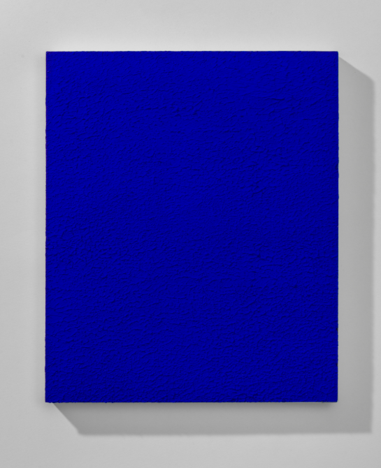 «Monochrome bleu». Тот самый International Klein Blue — цвет, который Кляйн считал «чистым переживанием пространства»