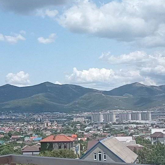 Новороссийск, но летом. Район ЖК на Парковой