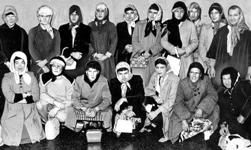 Это полицейские. Почему они так одеты?