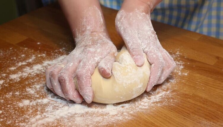    Блинные новости да масляно житьё! Блин и Колобок – родственники? Фото: по лицензии CC0 Pxhere.com