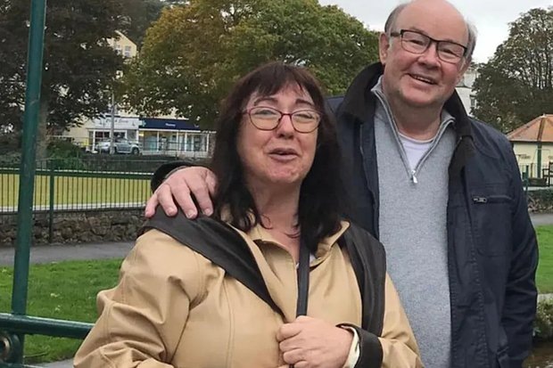    71-летняя Лорна Максорли отправилась в ЮАР с мужем, они часто путешествовали вместе после выхода на пенсию. Фото: The Sun