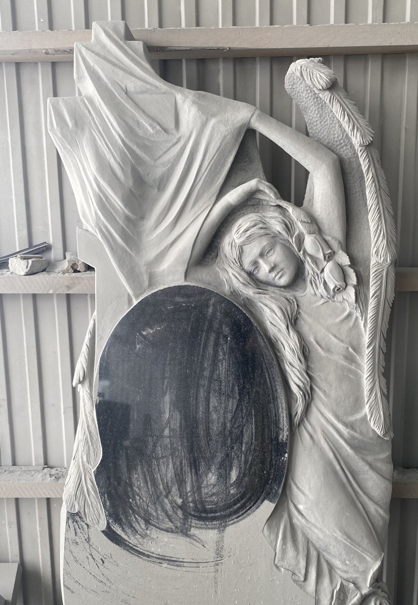 И крест, и ангел. Памятник в мастерской группы компаний ГРАВИСТО