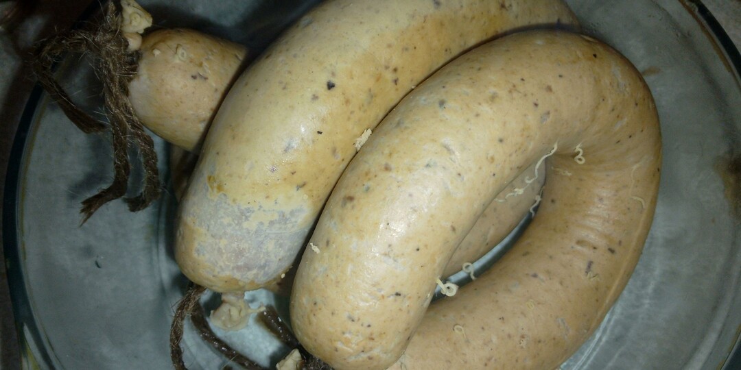 Ливерная колбаса домашнего приготовления - очень просто и невероятно вкусно.