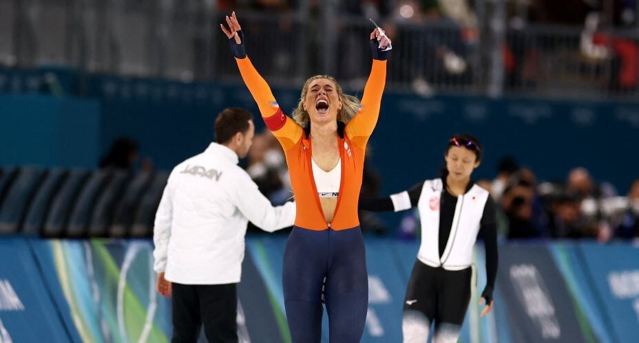    Нидерландская конькобежка Ютта Лердам за это раздевание заработала 1 млн. Фото: Reuters