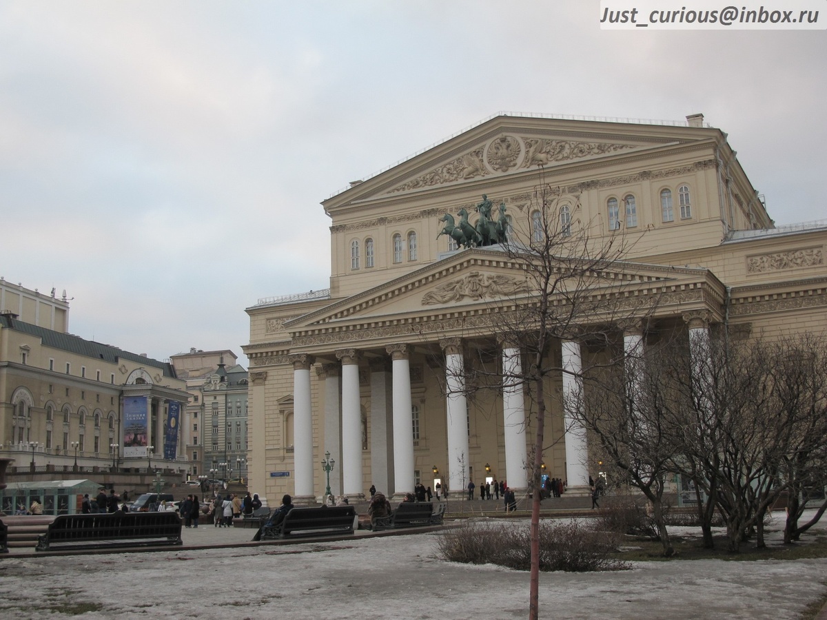 Большой театр зимой