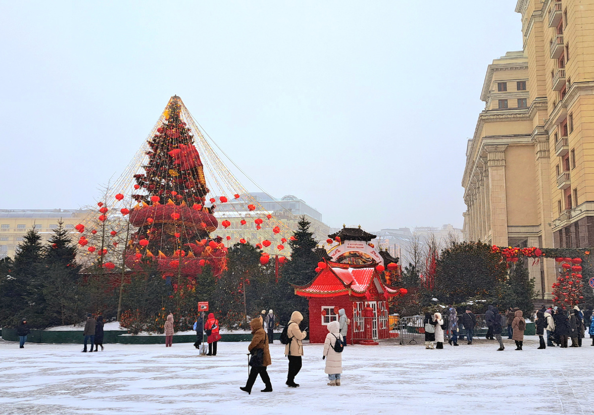Вид на Манежную со стороны "нулевого километра"