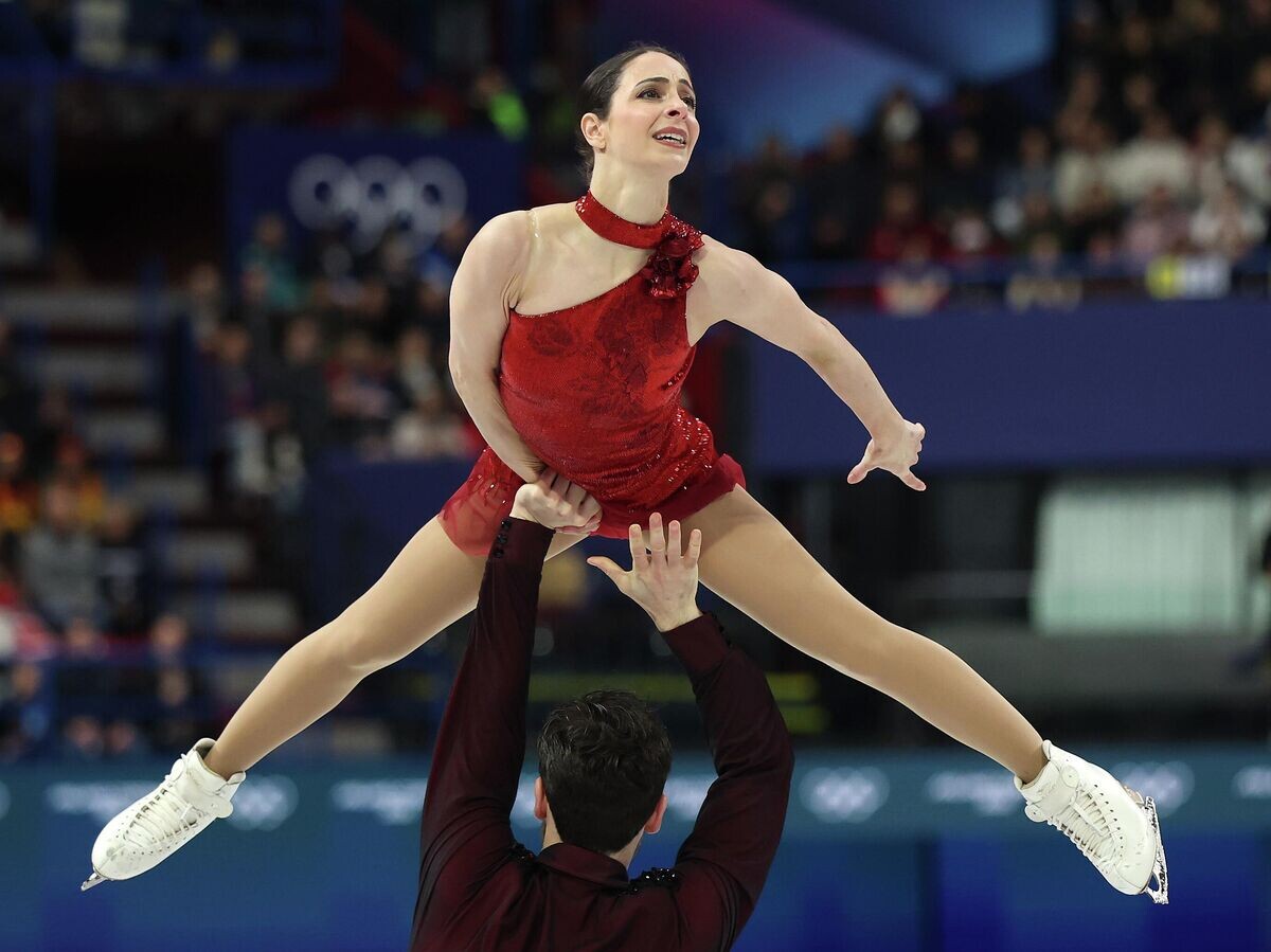    Канадские фигуристы Дианна Стеллато-Дудек и Максим Дешам в произвольной программе на Олимпиаде в Италии | © Getty Images / Joosep Martinson
