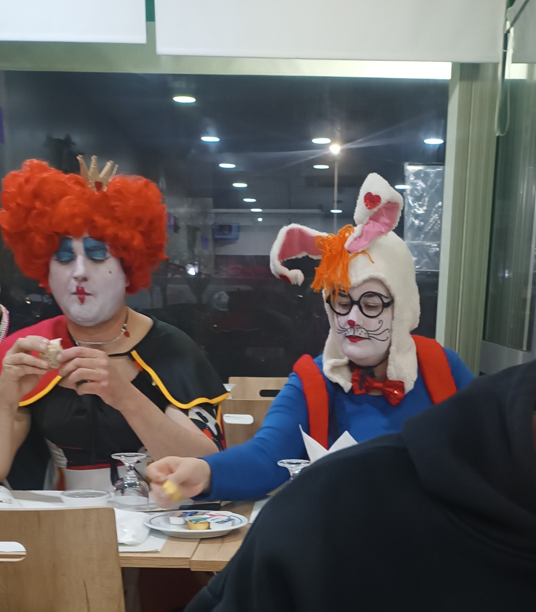 Милая карнавальная парочка 