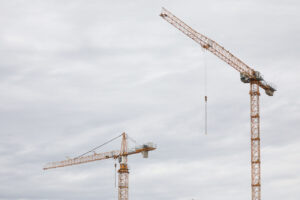 В Омске растет число договоров на машино-места и офисы