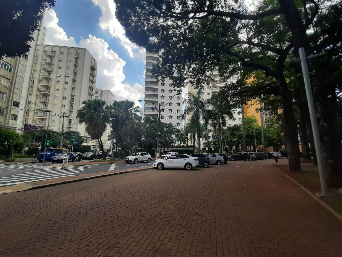 Город Кампинас, в нём и живу.