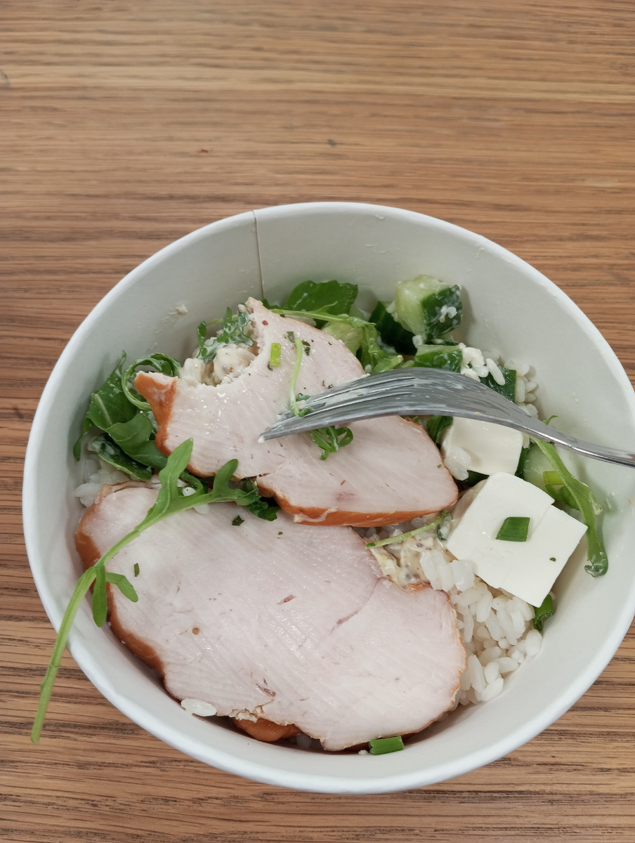 Ели боул, можем себе позволить:) Естественно, обойдусь без фото коллег, тк они на бумерском Дзене быть не хотят