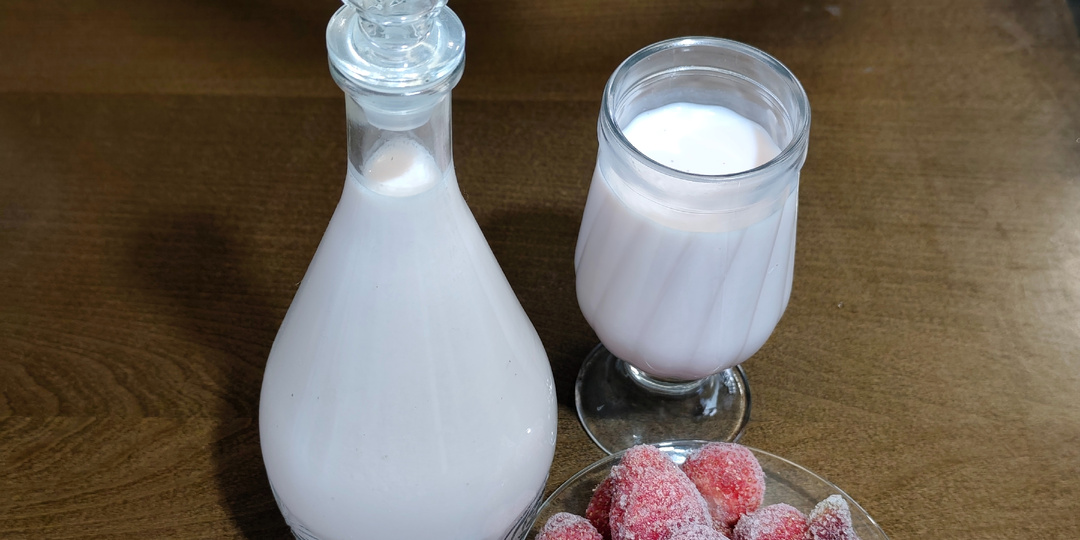 Рецепт МОЛОЧНО КЛУБНИЧНЫЙ ЛИКЕР ДОМАШНЕГО ПРИГОТОВЛЕНИЯ # УДИВИ ПОДРУЖЕК ЭТИМ КЛУБНИЧНЫМ НАПИТКОМ