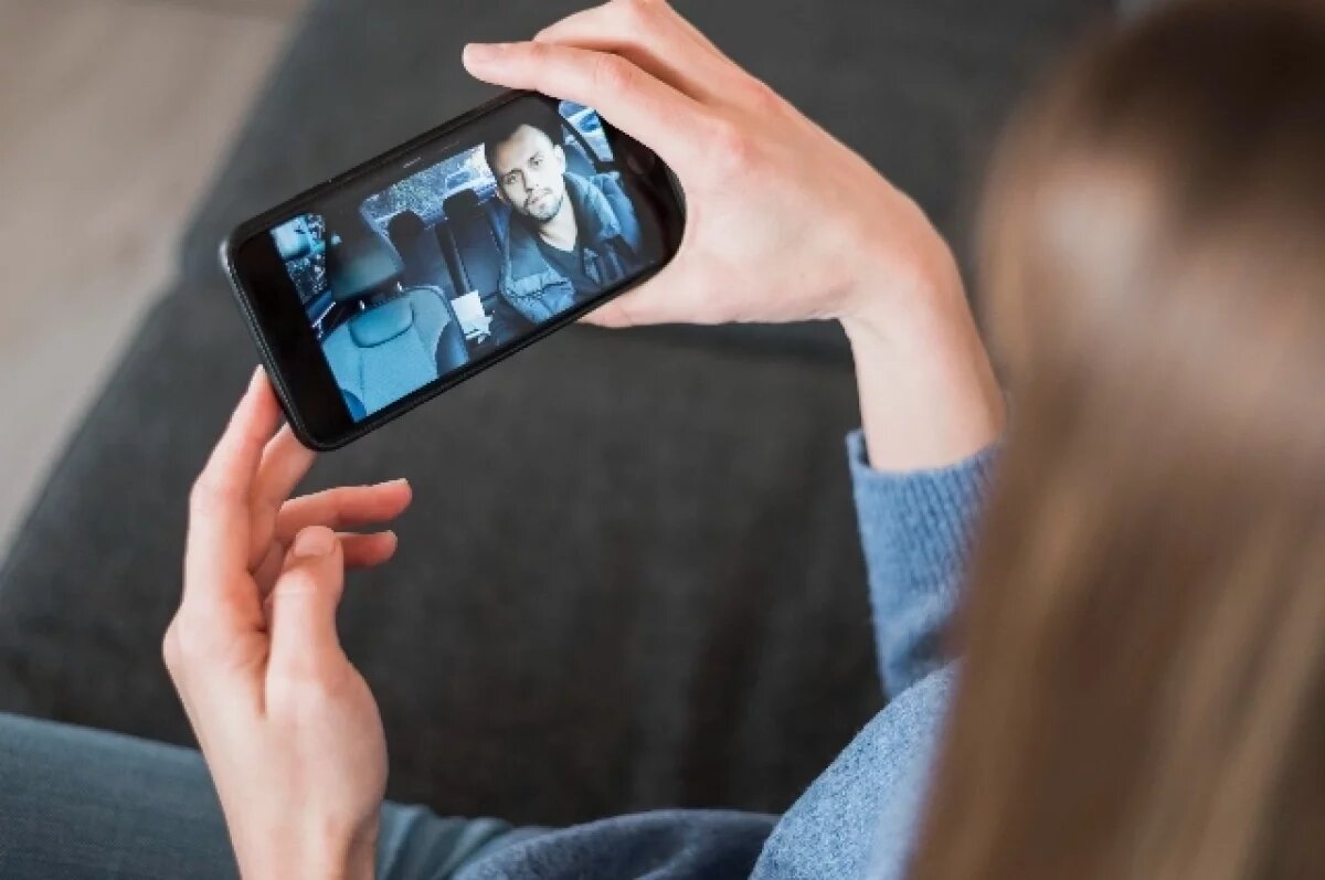    Во Владивостоке после знакомства онлайн девушка лишилась 300 тысяч рублей