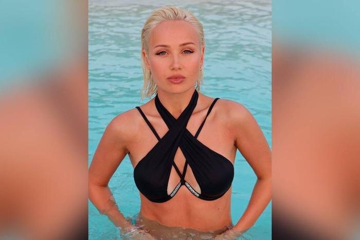 Клава Кока похвасталась фигурой в чёрном бикини. Фото © Instagram (признан экстремистской организацией и запрещён на территории Российской Федерации) / klavacoca