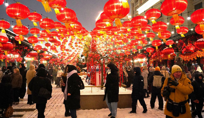Драконы, фонари и чайные церемонии: на Манежной площади открылся фестиваль «Китайский Новый год в Москве»
