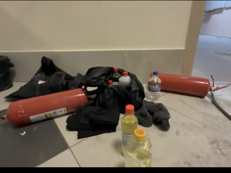     Рюкзак девочки был наполнен керосином. Фото: прокуратура