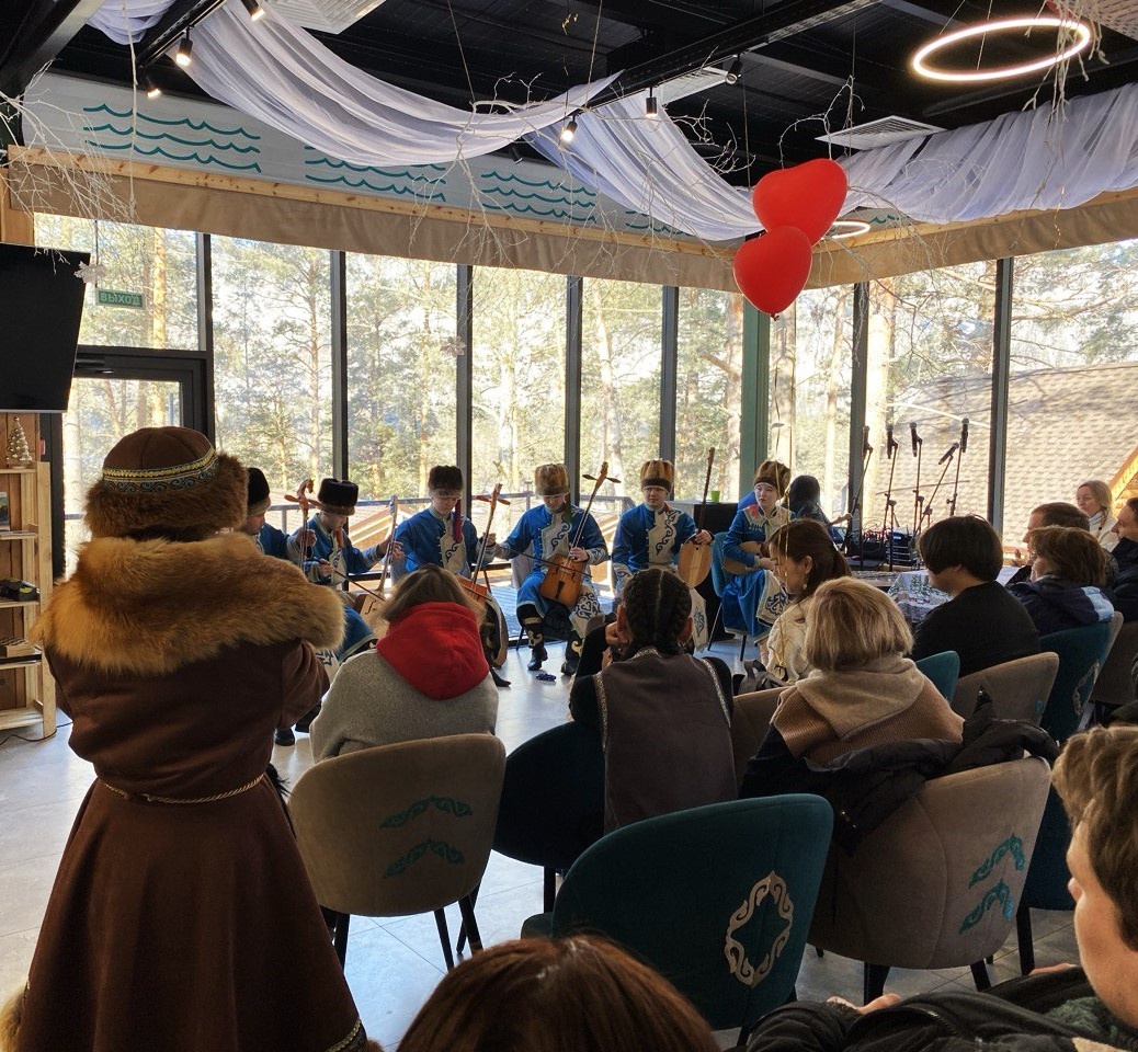 Праздник на базе отдыха Ayat River. Село Манжерок. Республика Алтай. Листай