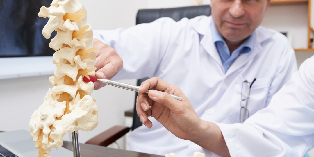 Сколько можно терпеть боль при грыже позвоночника? Ответ невролога