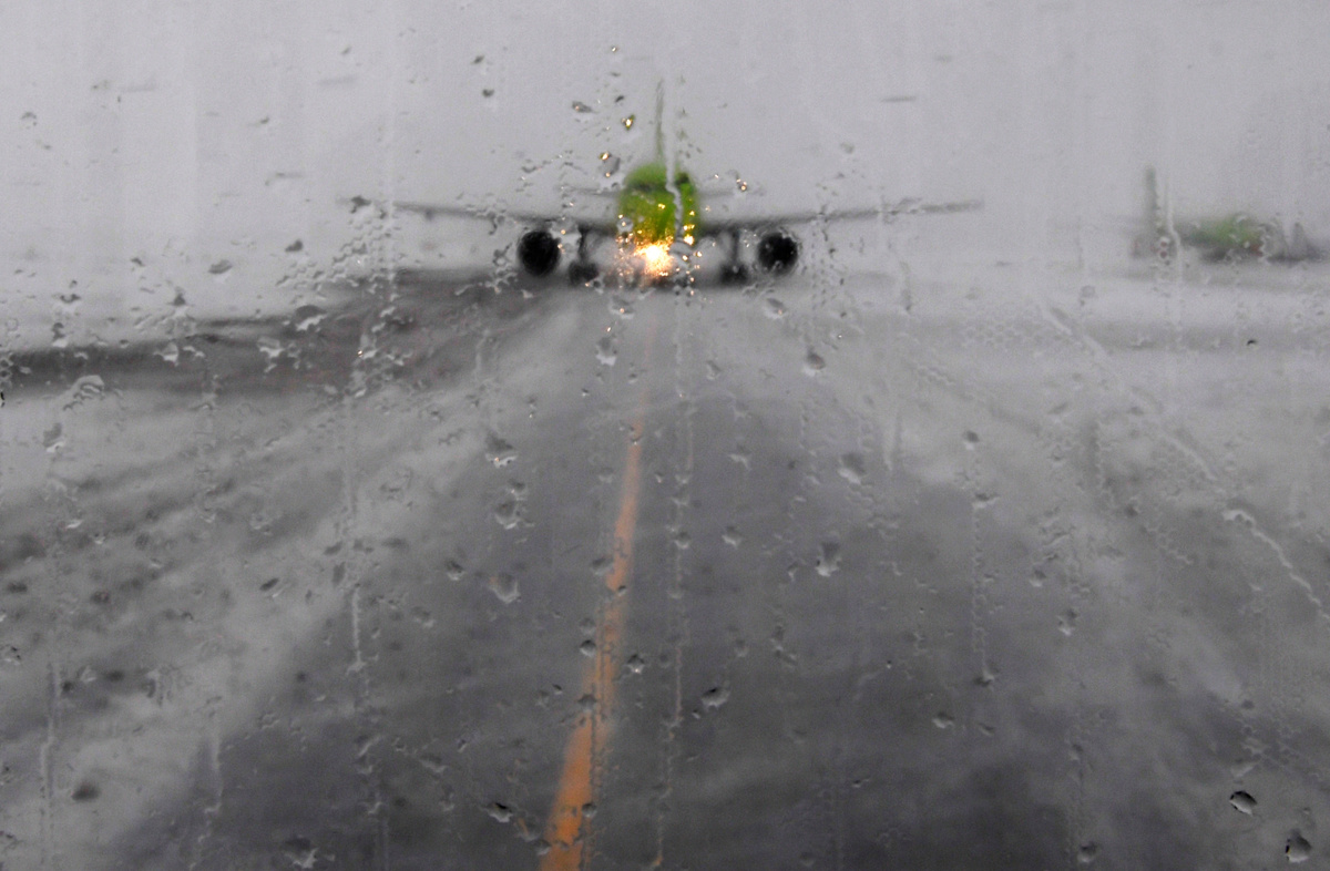    Самолет / Непогода