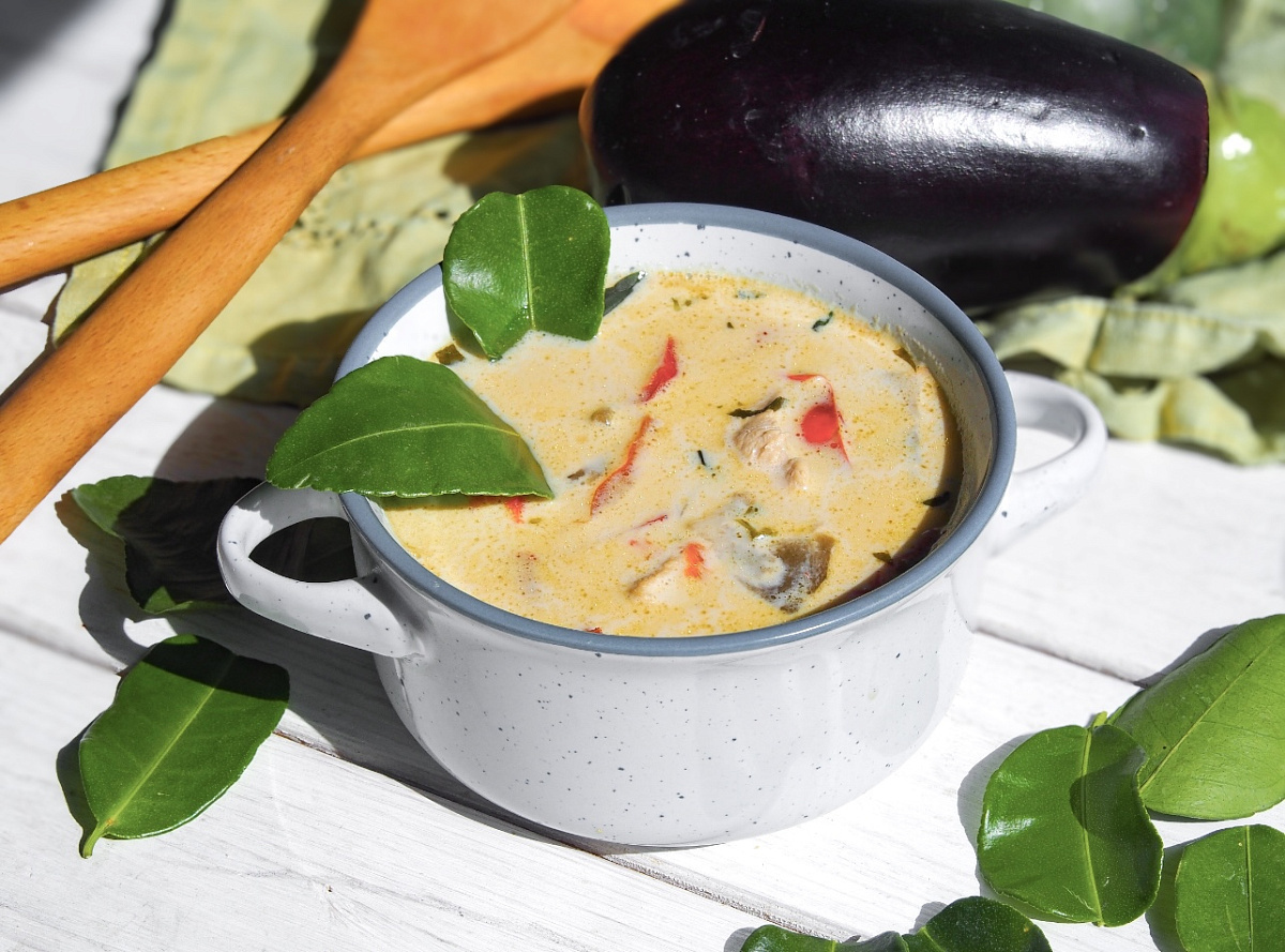 Кунг Кео Ван - тайский суп с баклажанами и курицей