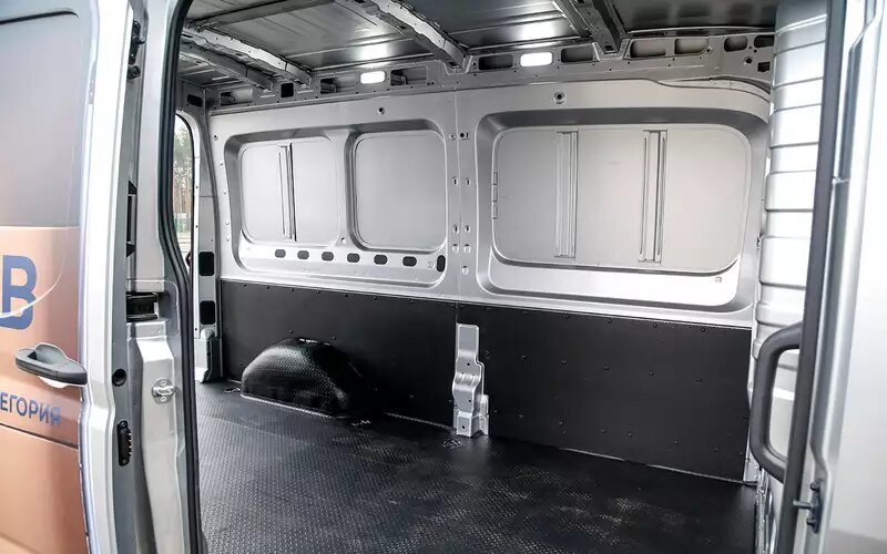 В базе боковая дверь только одна, но она очень широкая!Avior V90
📷
