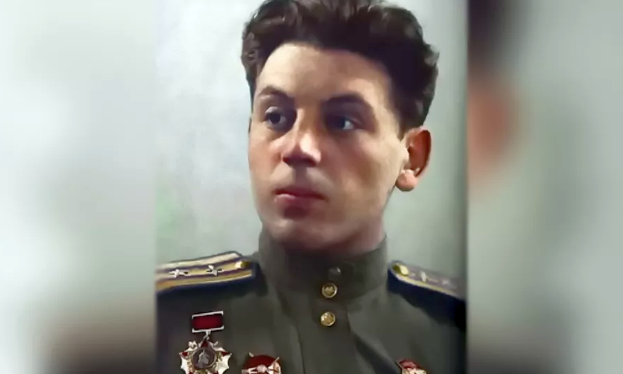 "У меня больше нет сестры": Василий Сталин о предательстве Светланы