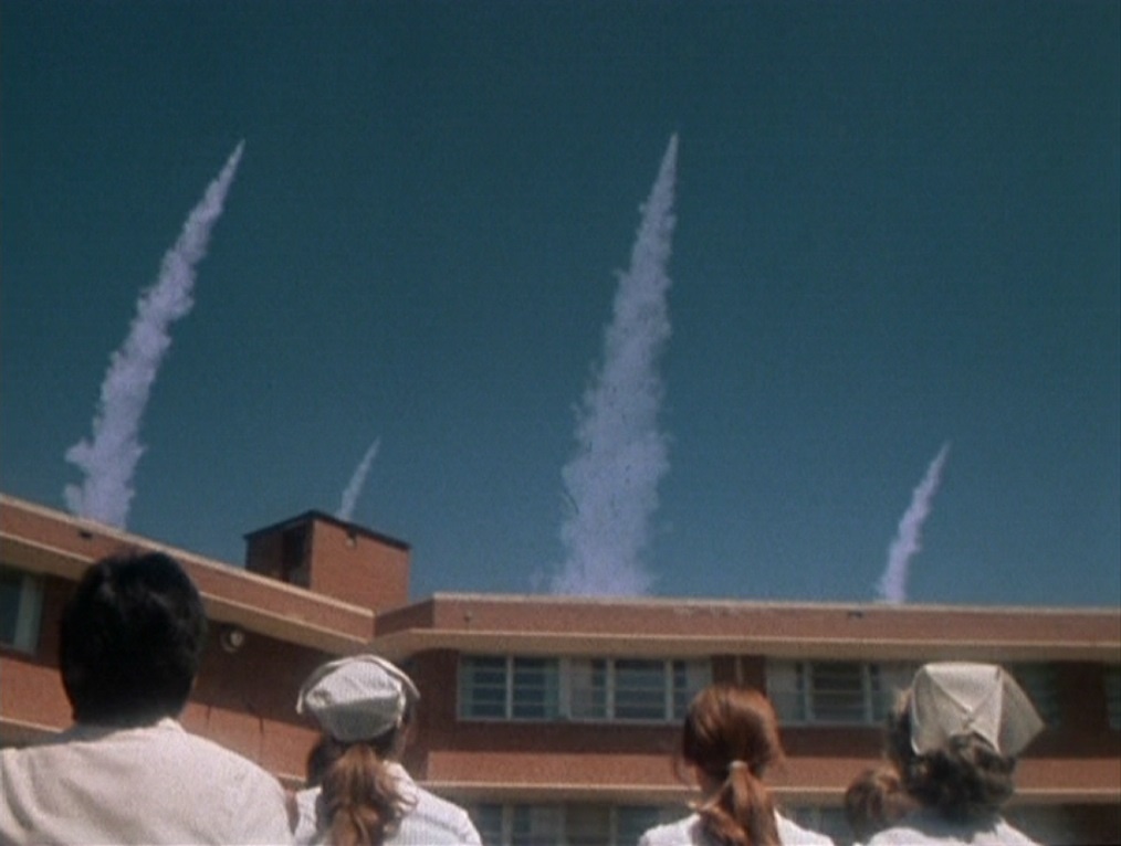     Ядерный удар американцев по России   
Цитата из х∕ф «На следующий день». Реж. Николас Мейер. 1983. США