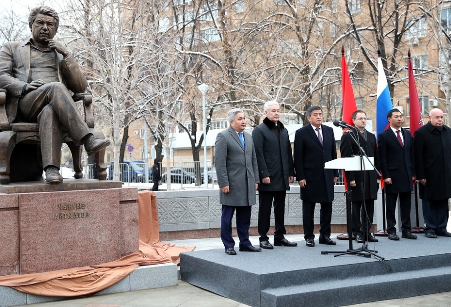    В 2018 году в Москве открыли памятник советскому и кыргызскому писателю Чингизу Айтматову. Источник фото: AZƏRTAC.