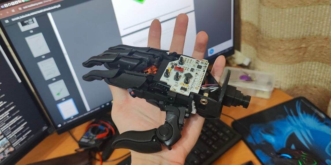   Илияс Джеентаев отметил, что основная трудность в проектировании была в нехватке информации о структуре кожи. Важно было сделать модель не только унифицированной, но и адаптируемой под разные типы кожи и протезов.