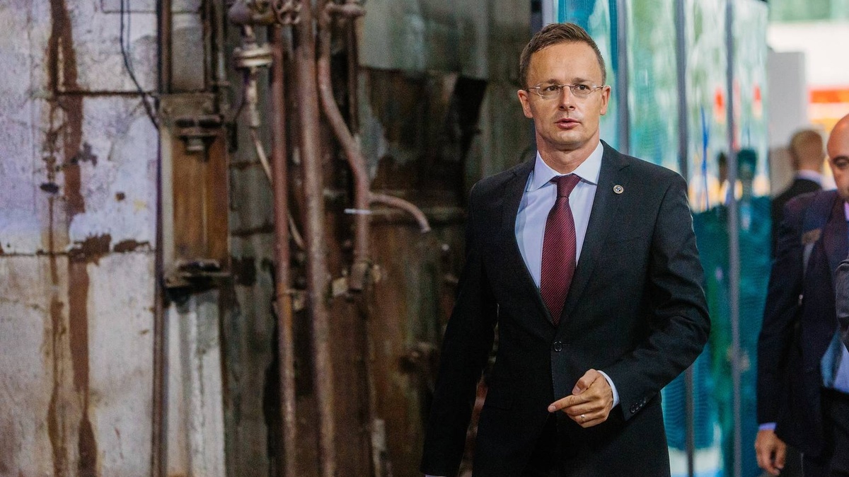     Питер Сийярто   
(сс) EU2017EE Estonian Presidency