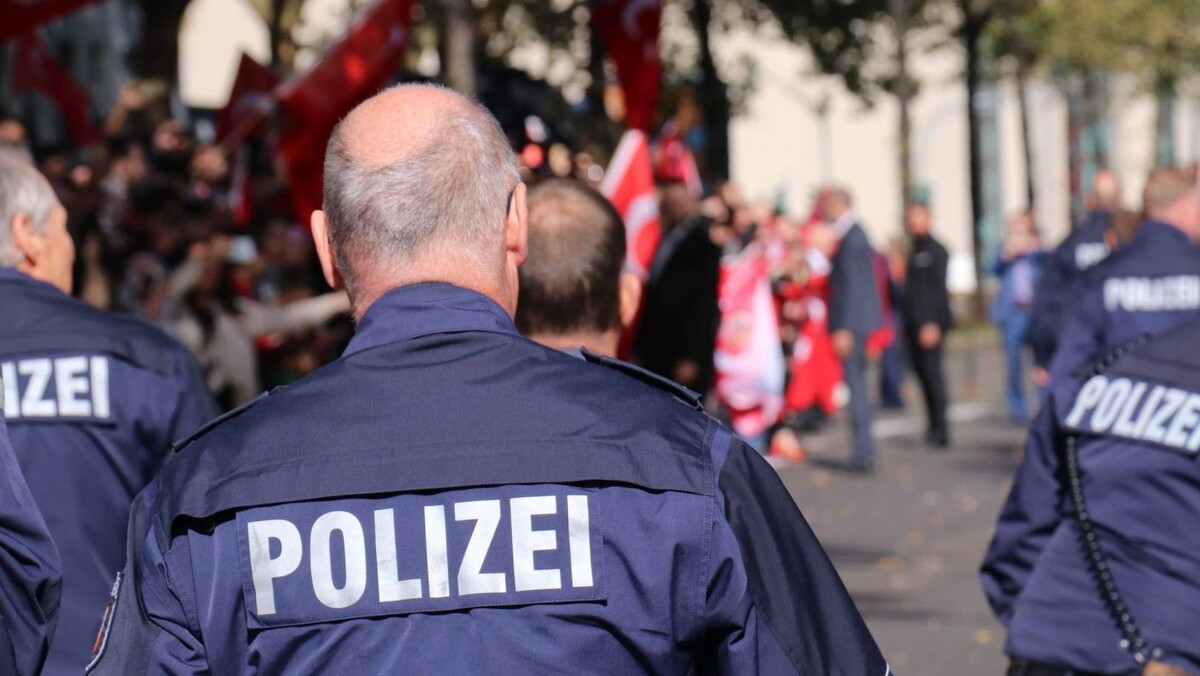     Немецкая полиция   
(cc) reportyorym