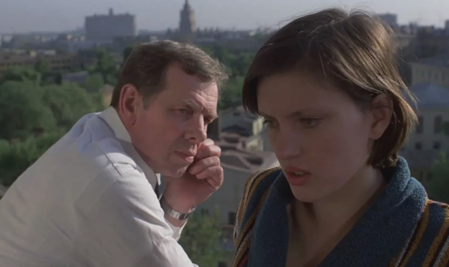 Галина Гладкова в фильме "Экипаж"