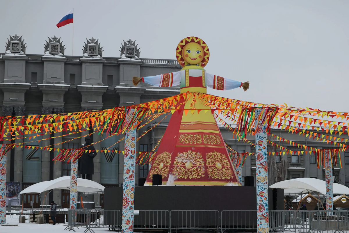 Фигуру Масленицы на площади Куйбышева в Самаре