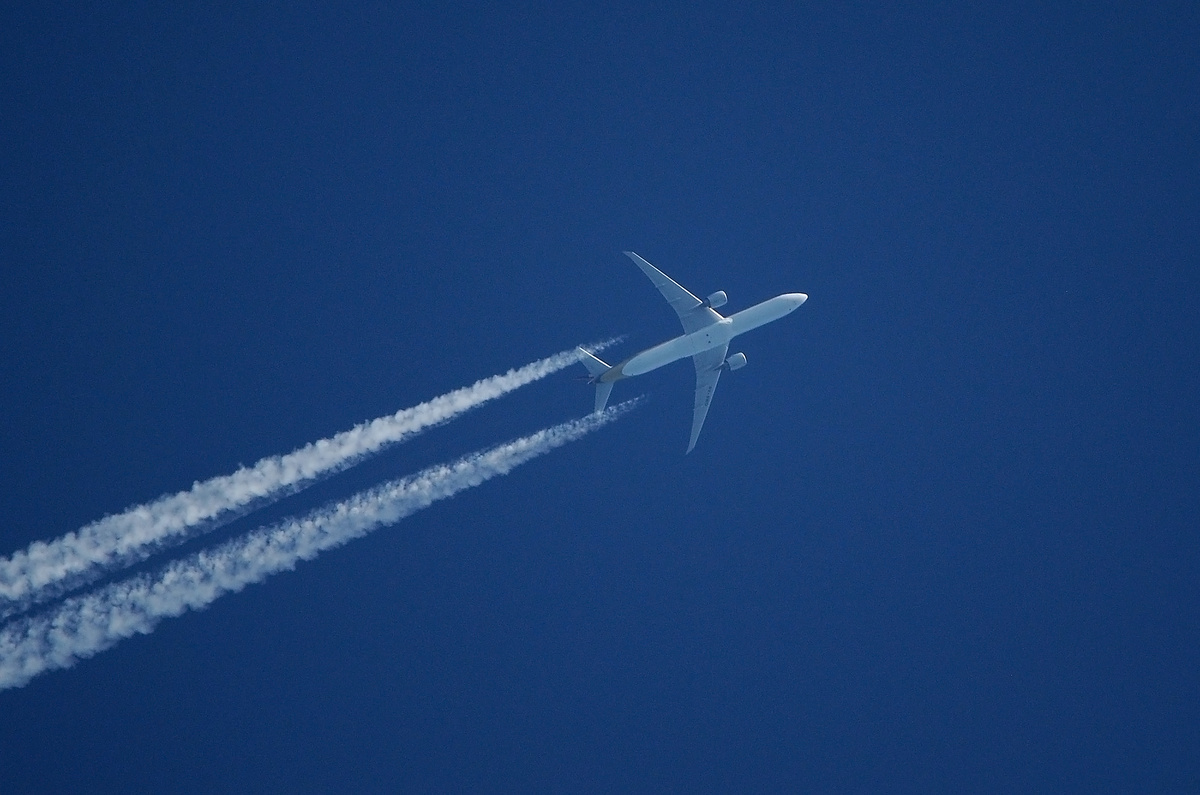    полет самолет в небе Боинг Boeing B777 ГЛ