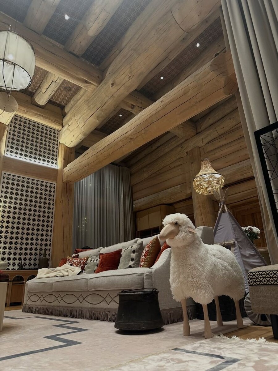    Алексей Чадов с семьей на отдыхе в Республике Алтай. Источник: @alexeychadovofficial*