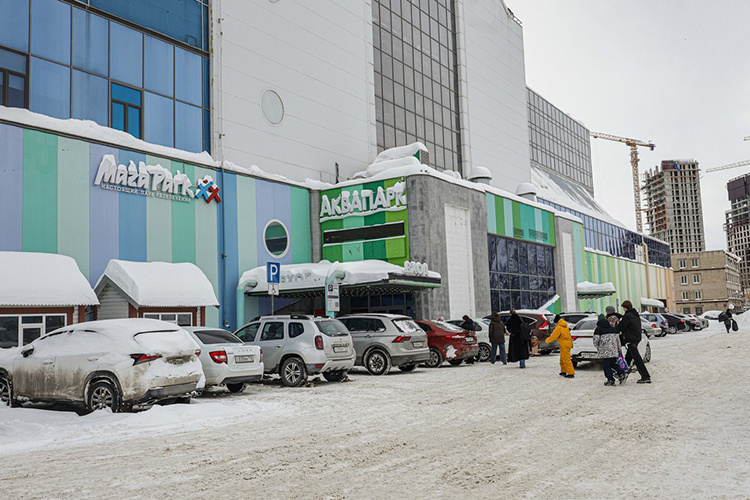    Очевидно, что в перспективе от арендного бизнеса собственник здания решил отказаться в пользу жилья.   
Фото: Андрей Титов