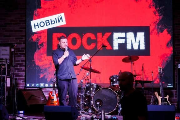 В музыкальном баре «Чиж и Компания»  (из открытых источников)