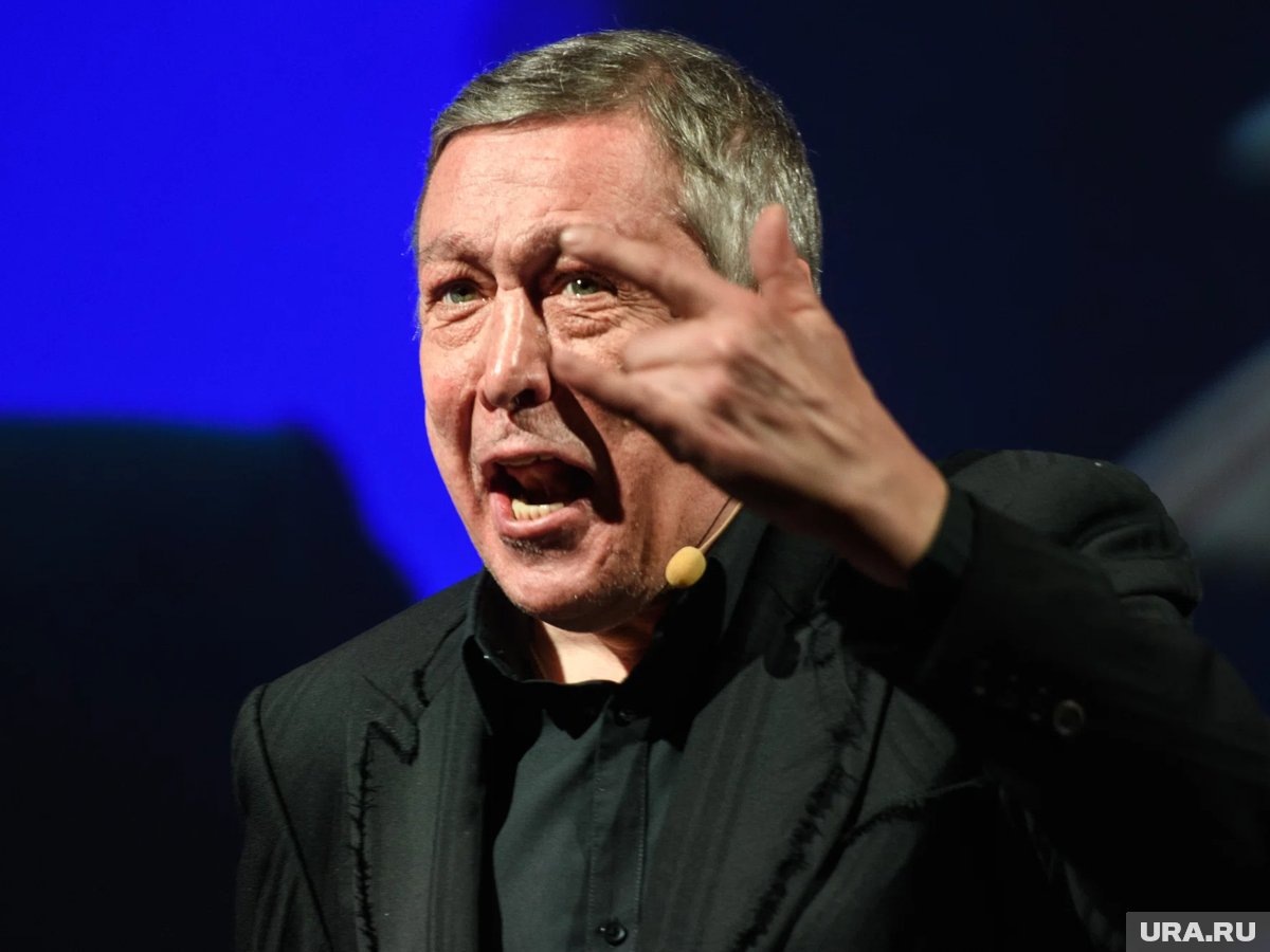     Ефремов выступил на сцене после условно-досрочного освобождения из колонии