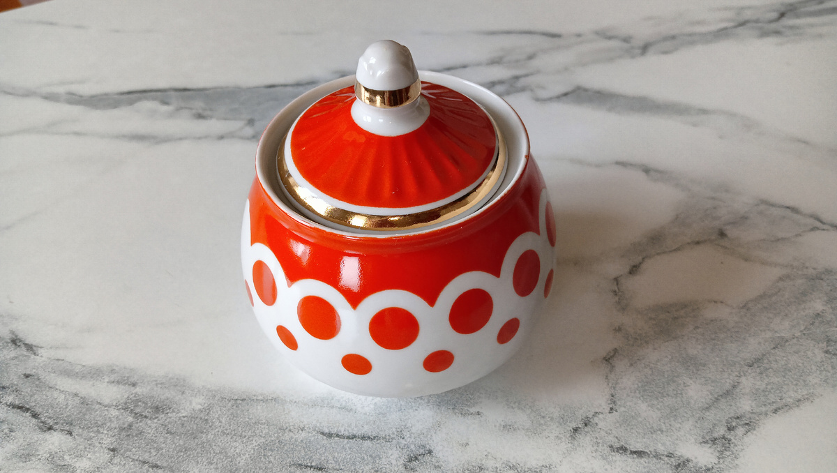 Посудная примерка с барахолки в феврале. Фото автора 