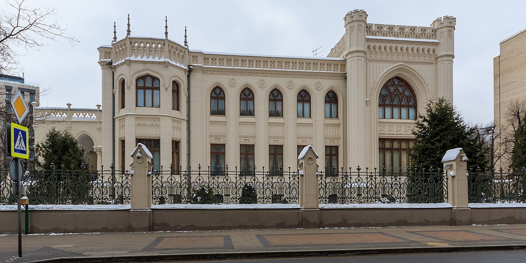 Прогулка по особнякам элиты Москвы: куда пойти в Москве, если хочется больше, чем просто экскурсию