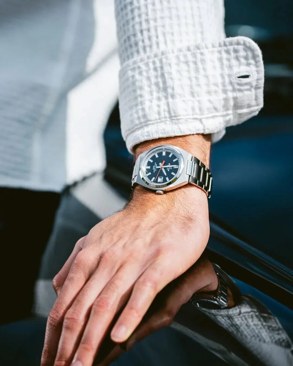 Сапфировое стекло в часах Casio EFB-109D-1A и других моделях коллекции обладает повышенной твердостью