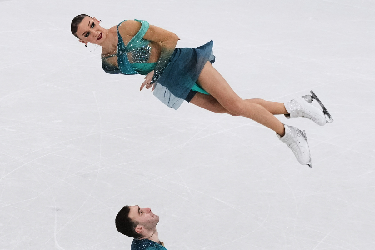     Анастасия Метёлкина и Лука Берулава / AP / Bernat Armangue