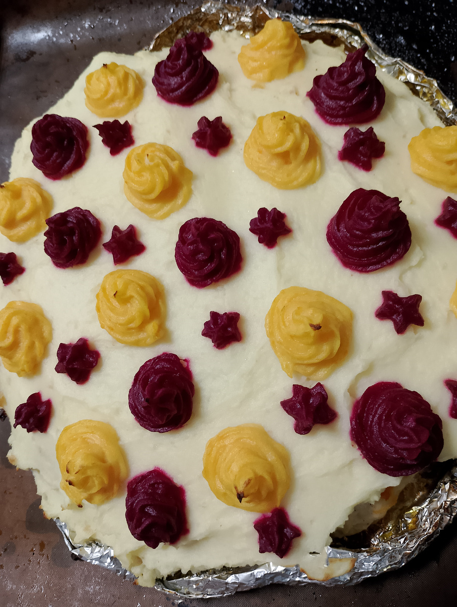 Фото 📷 автора .Мясной торт‑радуга: как удивить гостей без экзотических продуктов.