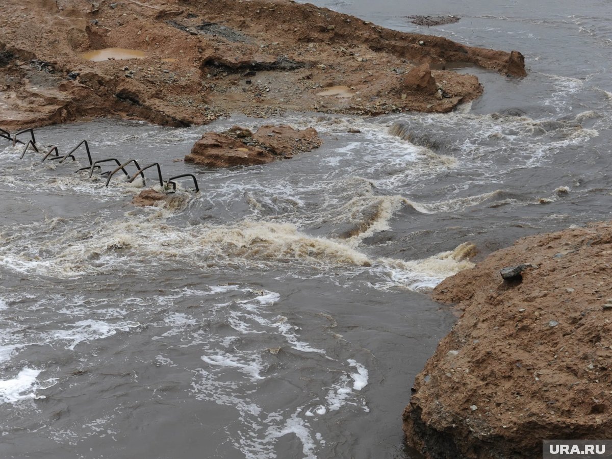     В водоем попало примерно 900 тысяч тонн необработанных сточных вод