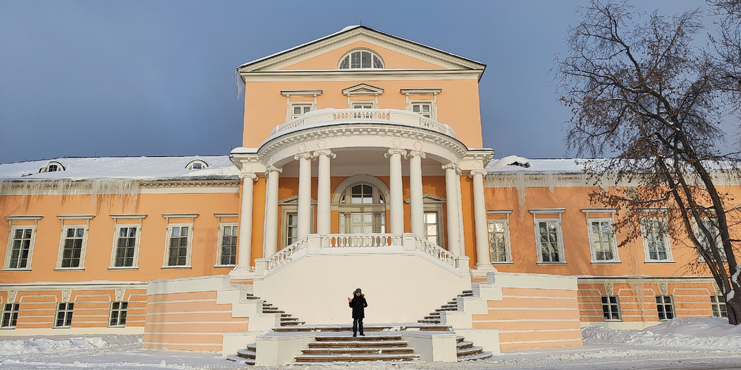 Усадьба Разумовского на Гороховом поле - одна из самых масштабных и роскошных деревянных построек Москвы конца XVIII века