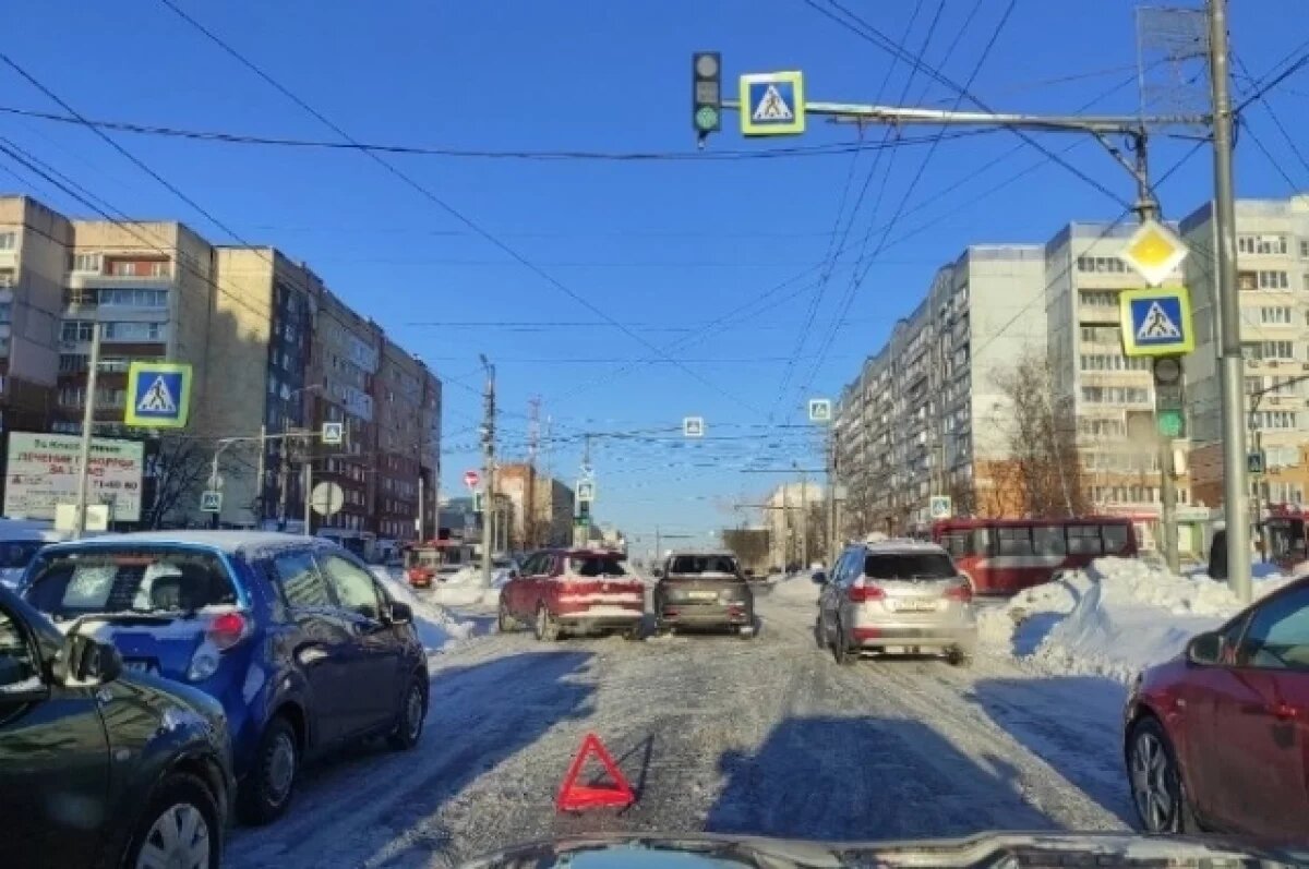    ДТП с двумя легковыми авто произошло на перекрёстке Ложевой и Кирова в Туле