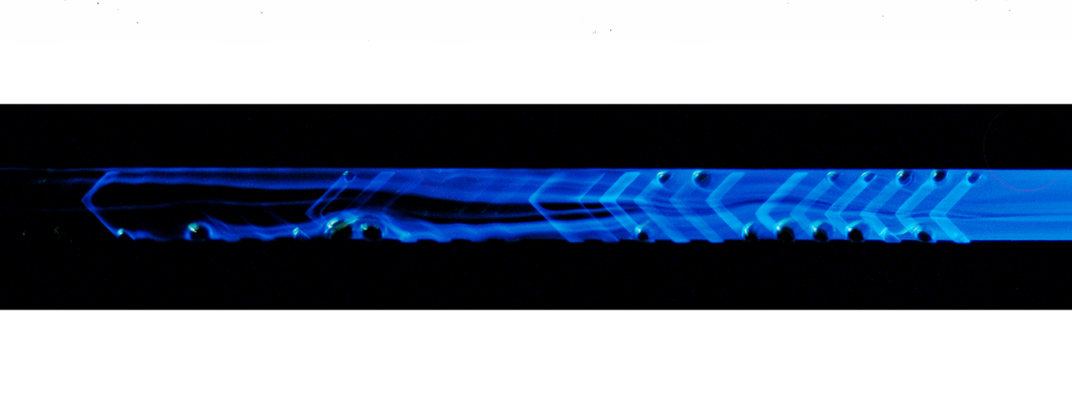 Свечение смеси люминола и хлорита натрия на микрофлюидном чипе. Источник: Глеб Симоненко